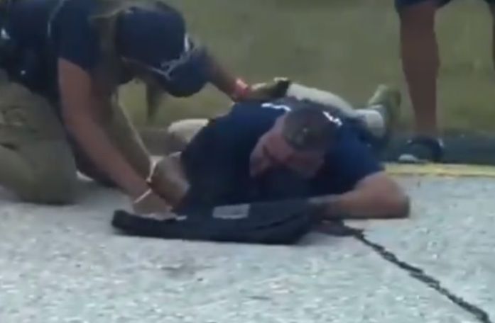Policia atropellado tras persecucion en Arecibo - Captura de pantalla - mayo 25 2020